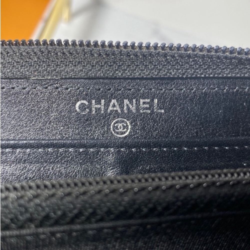 SOLDAuthentic CHANEL Zippy Wallet - Picture 5 of 16